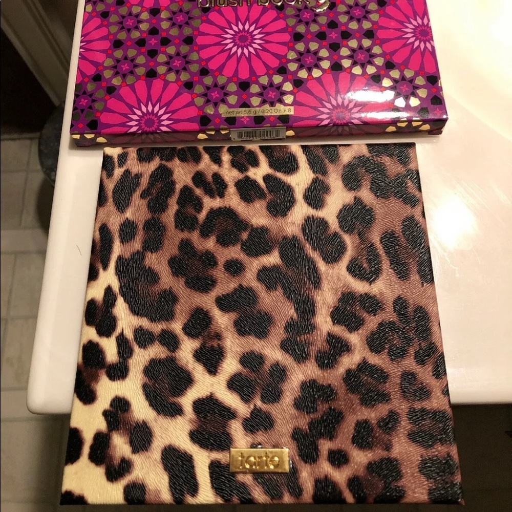 Tarts big  blush book vol 3 & Tarte magnet holder